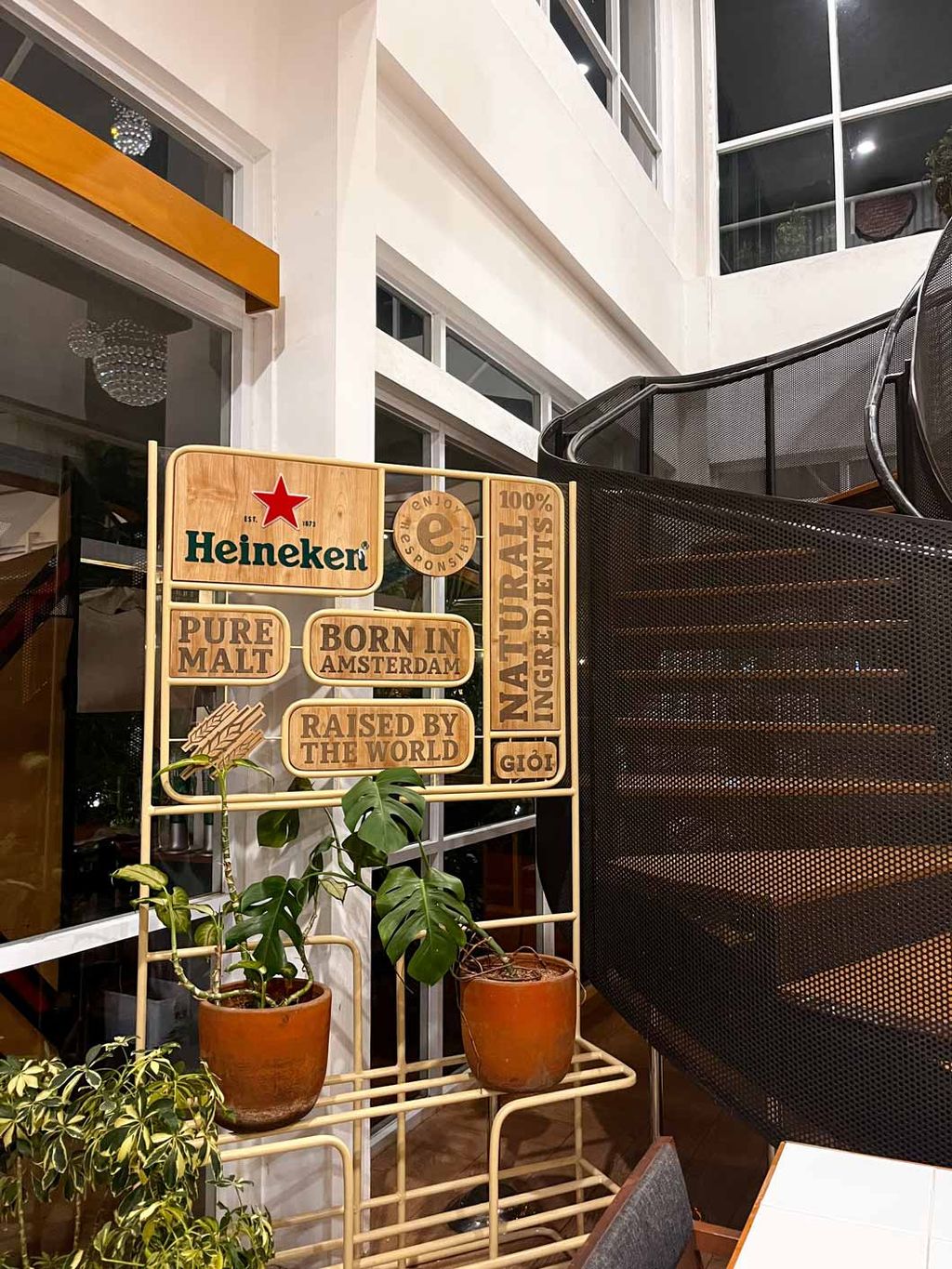 Outlet Branding and Design Signage Heineken